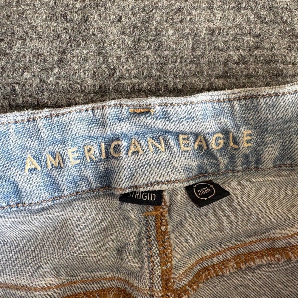 American Eagle Strigid Mom Jeans Light Wash Blue Size 14 Short Womens Denim - Picture 3 of 8